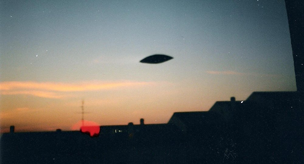 UFO enorme nei cieli di Baltimora in pieno giorno