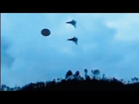UFO distrugge 2 Caccia Russi ...